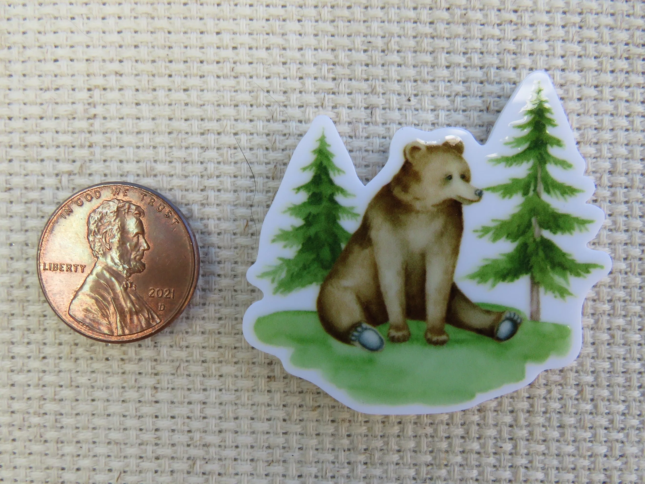 Bear Sitting in the Woods Needle Minder, Cover Minder, Magnet