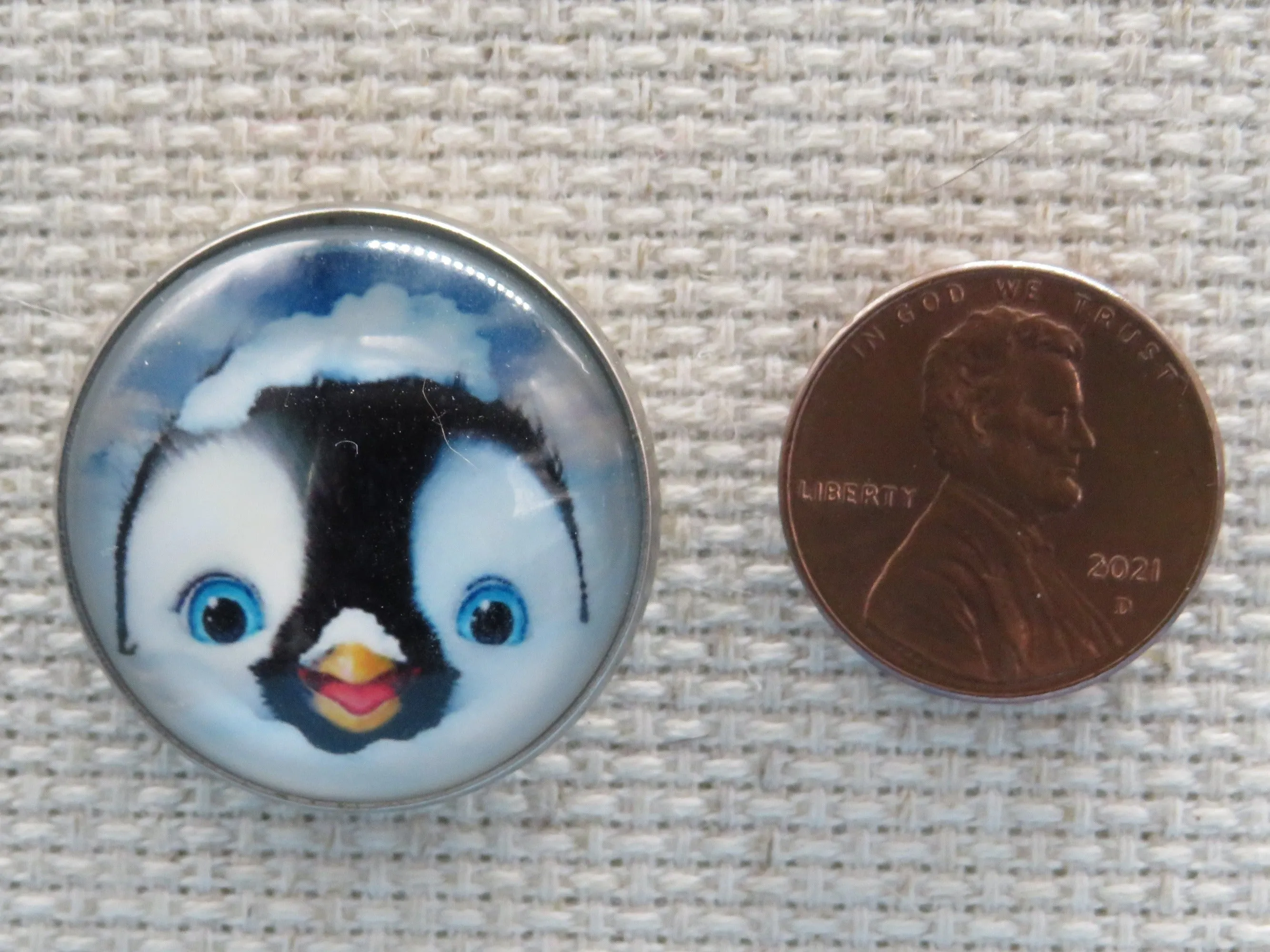Cute Penguin Domed Needle Minder, Cover Minder, Magnet