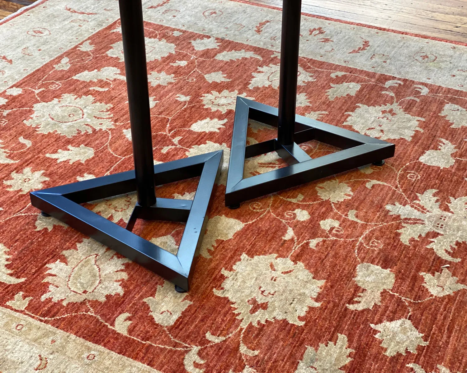 DL Lighting Speaker Stands