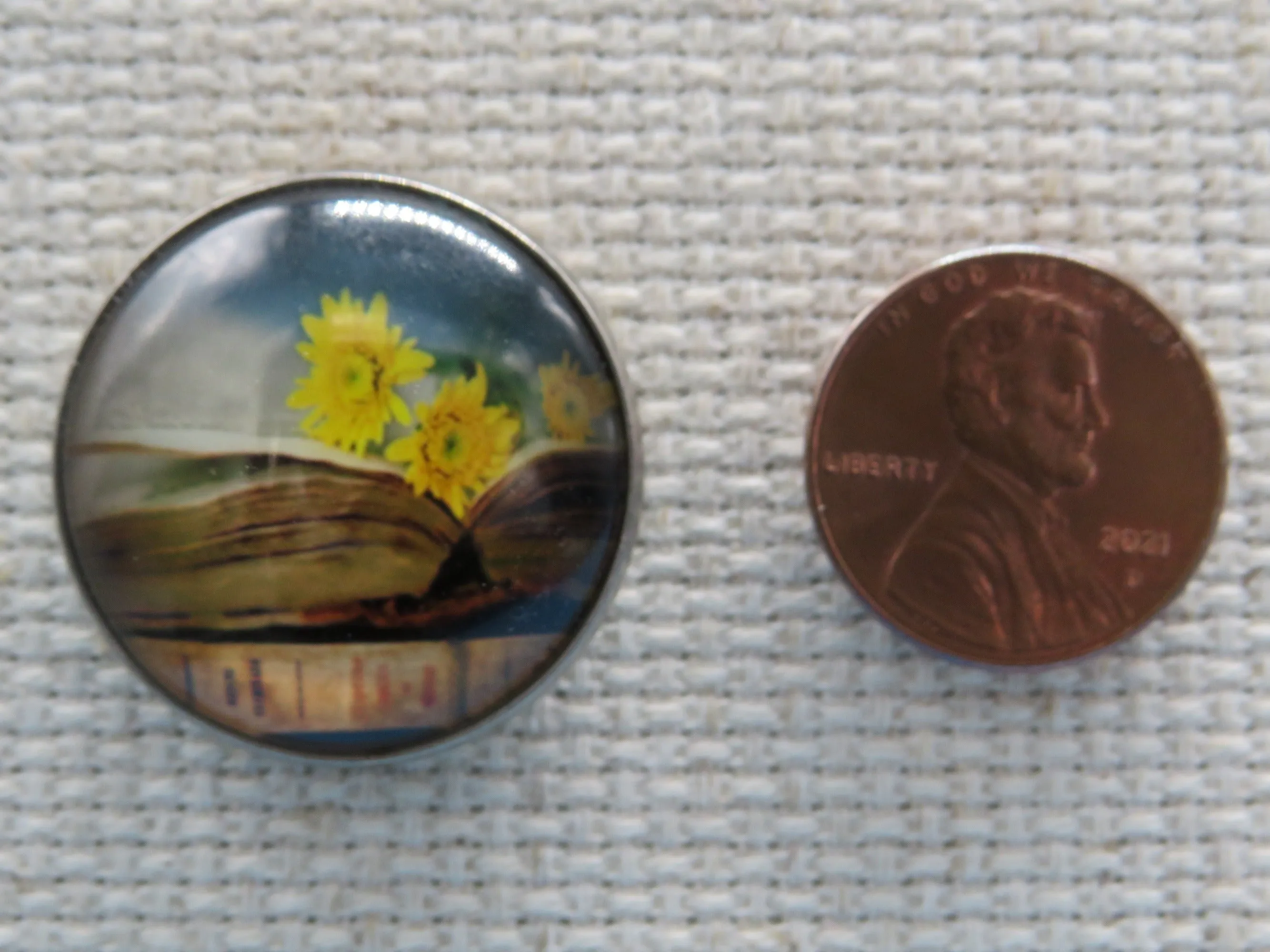 Open Book Domed Needle Minder, Cover Minder, Magnet