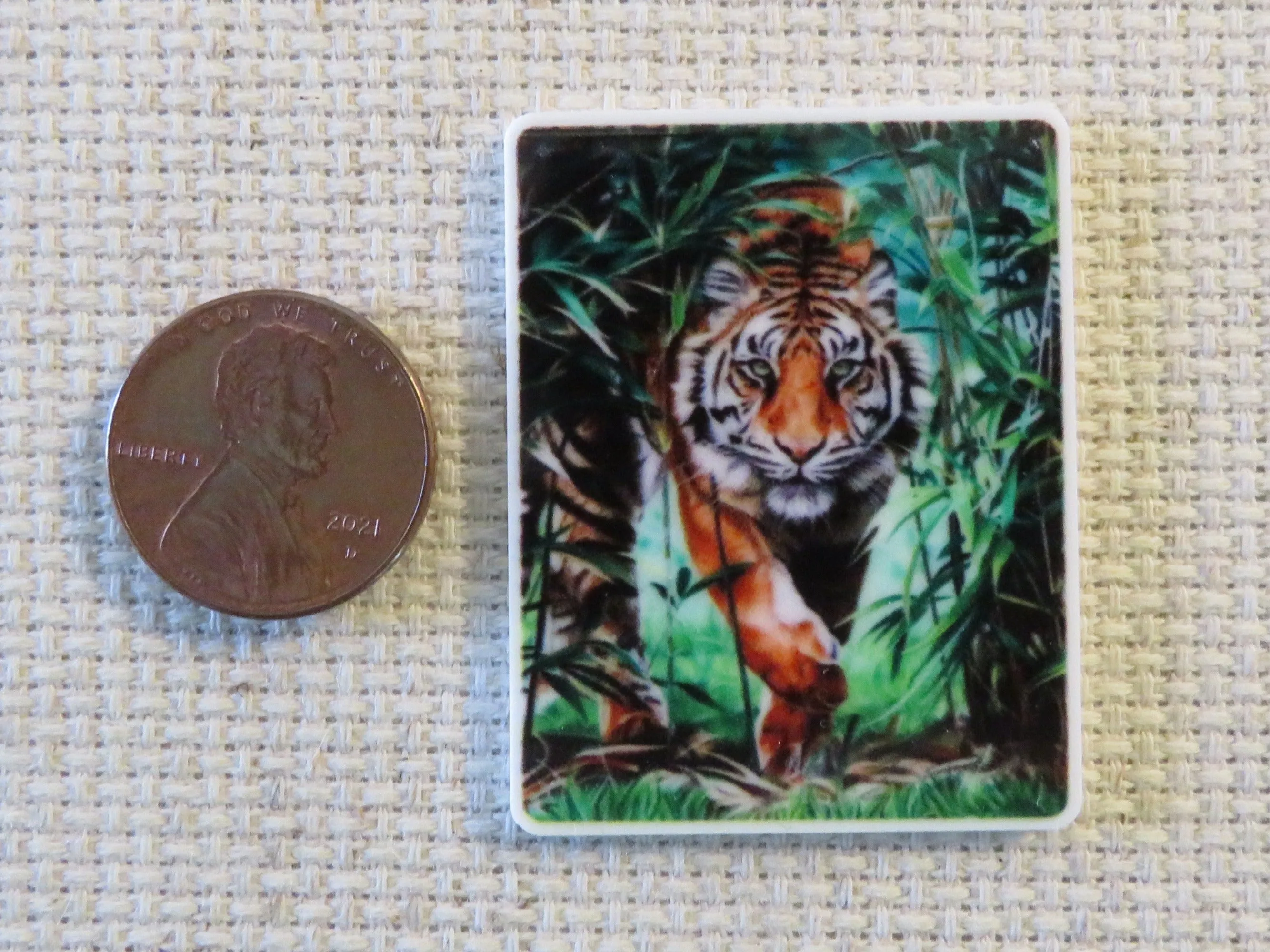 Stalking Tiger Needle Minder, Cover Minder, Magnet