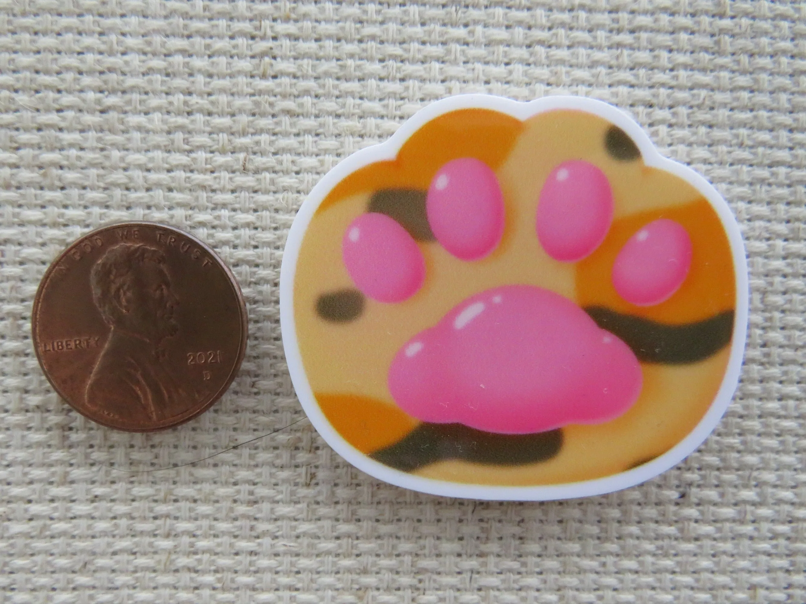 Tiger Paw Needle Minder, Cover Minder, Magnet