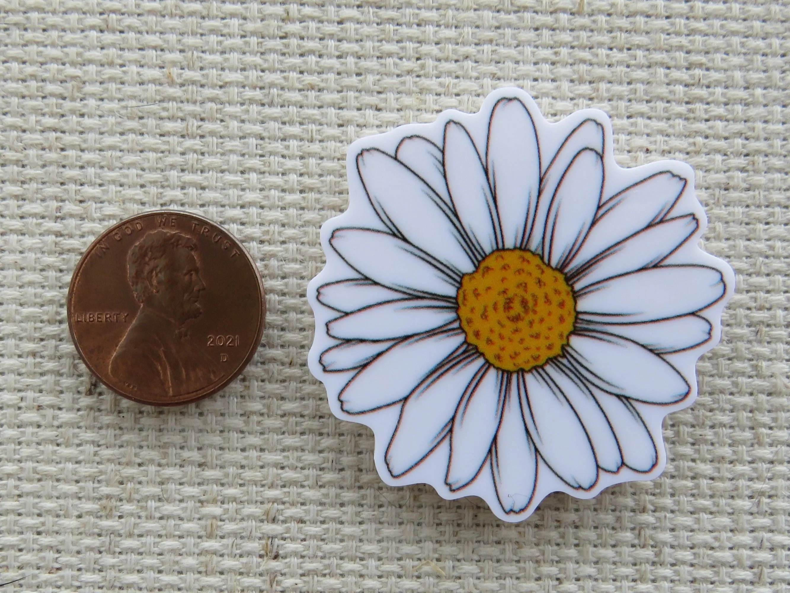 White Daisy Needle Minder, Cover Minder, Magnet